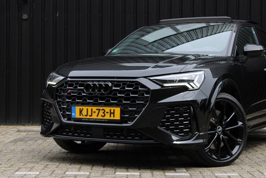 Audi RS Q3 RSQ3 Sportback TFSI PANO MATRIX SFEER RS-STOELEN, Auto's, Automaat, Gebruikt, 1675 kg, Zwart