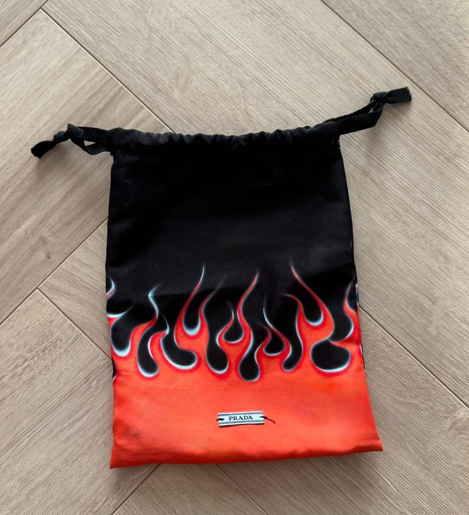 Prada limited edition flame drawstringbag, Verzenden, Zo goed als nieuw, Zwart, Dame