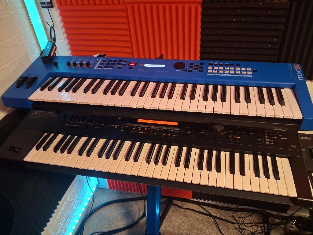Yamaha MX 61 en Roland XP 30, Muziek en Instrumenten, Synthesizers, Ophalen, Roland, Met koffer of flightcase, 61 toetsen