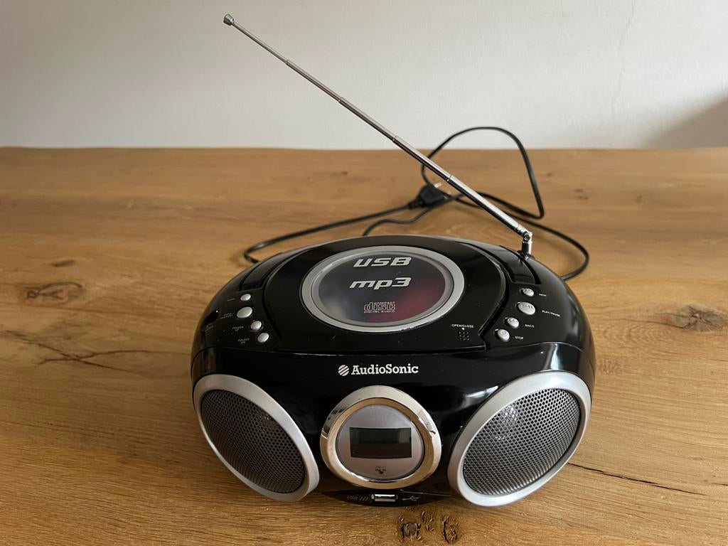 CD speler op batterij of stekker, Ophalen of Verzenden, Zo goed als nieuw, Radio, Met cd-speler