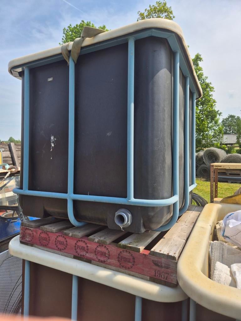 Grote IBC-container met metalen frame, Kunststof, Gebruikt, Met kraantje, 150 liter of meer