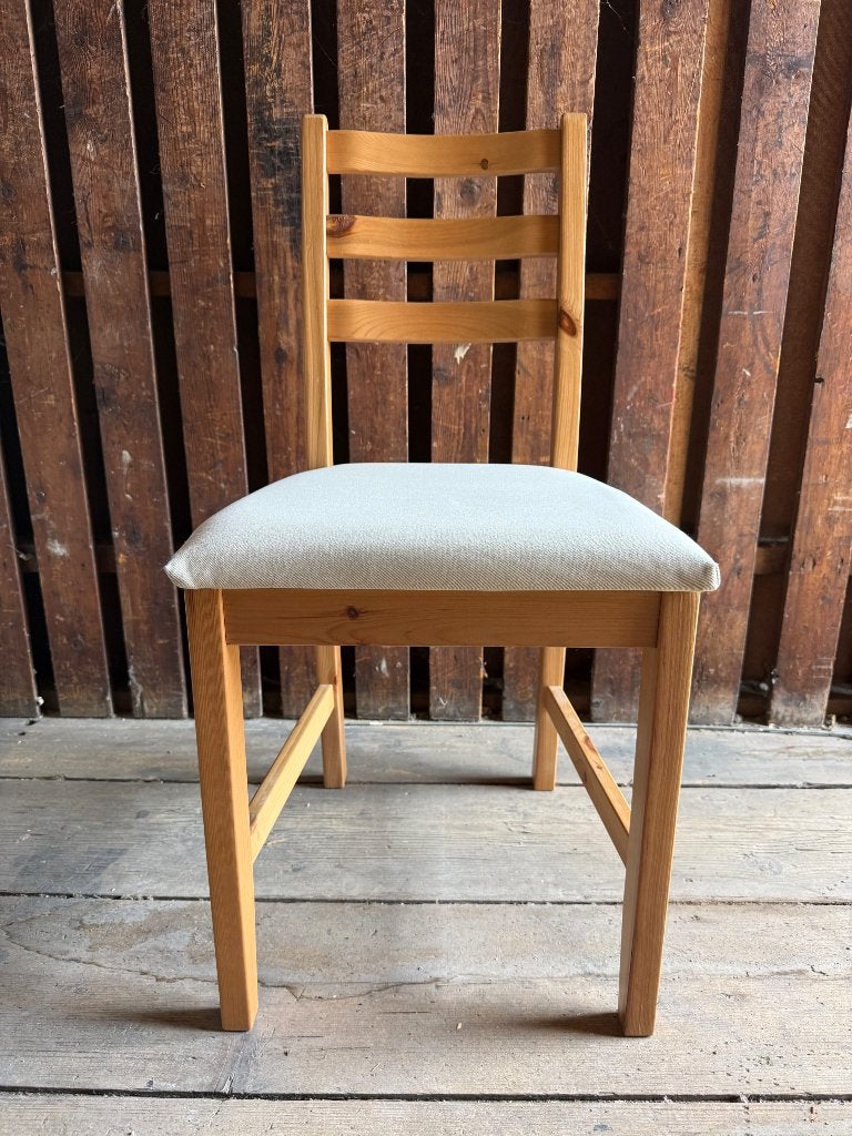 Stoel (set of 4), Huis en Inrichting, Stoelen, Ophalen, Wit, Zo goed als nieuw, Vier