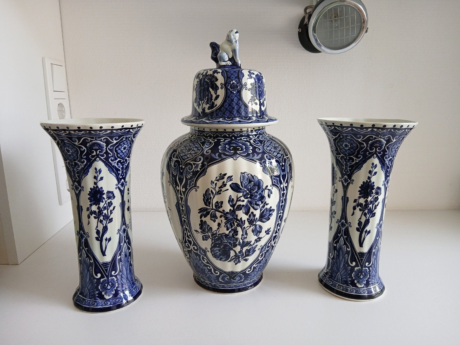 2 puntgave kaststellen: Delfts Blauw en vintage zwanen, Antiek en Kunst, Antiek | Vazen, Ophalen