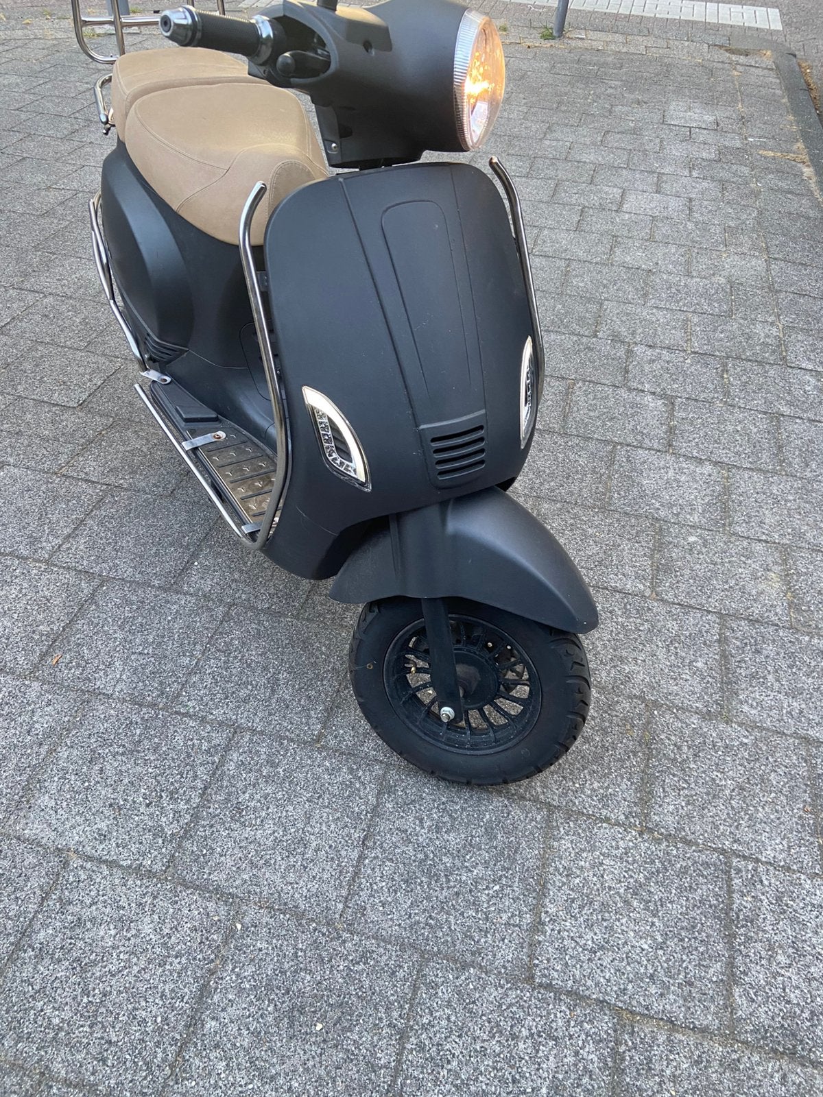 La souri E-Sourini elektrische scooter, Fietsen en Brommers, Snorfietsen en Snorscooters, Elektrisch, Zo goed als nieuw, Ophalen