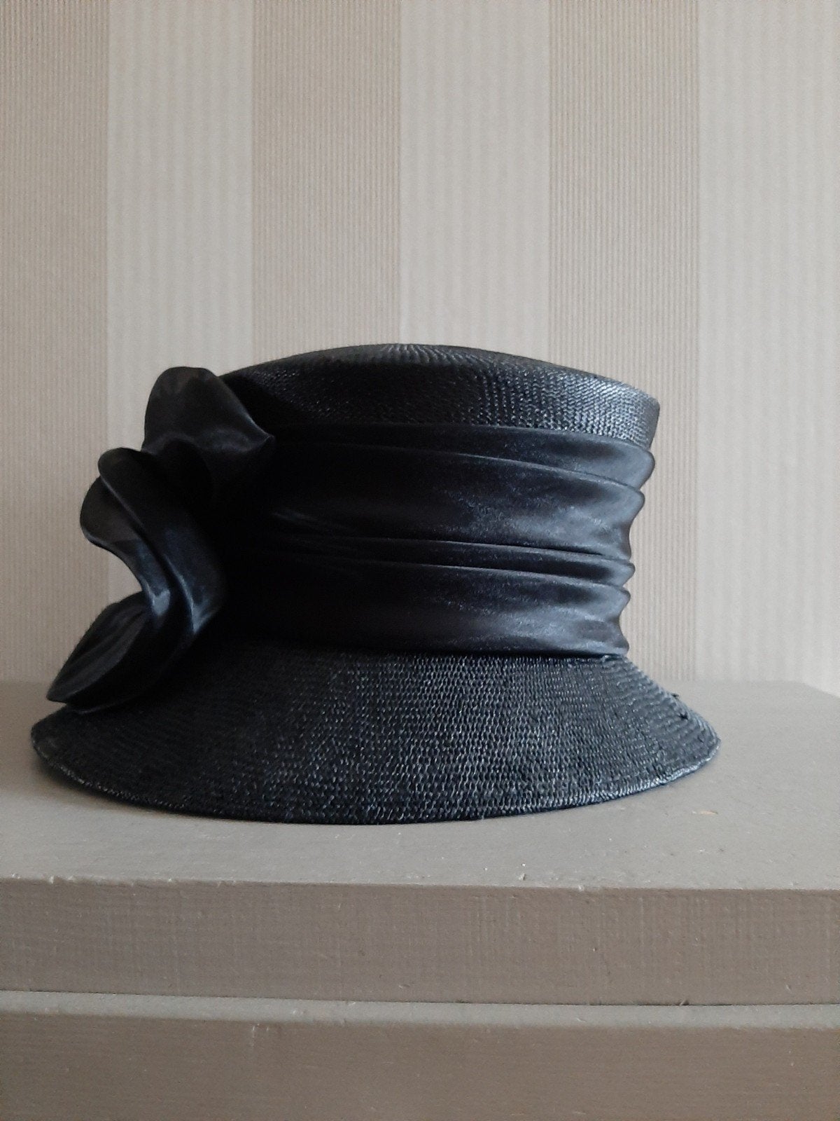 Dames hoed dameshoed zwart., 56 of 57 cm (M, 7 of 7⅛ inch), Hoed, Ophalen of Verzenden, Onbekend