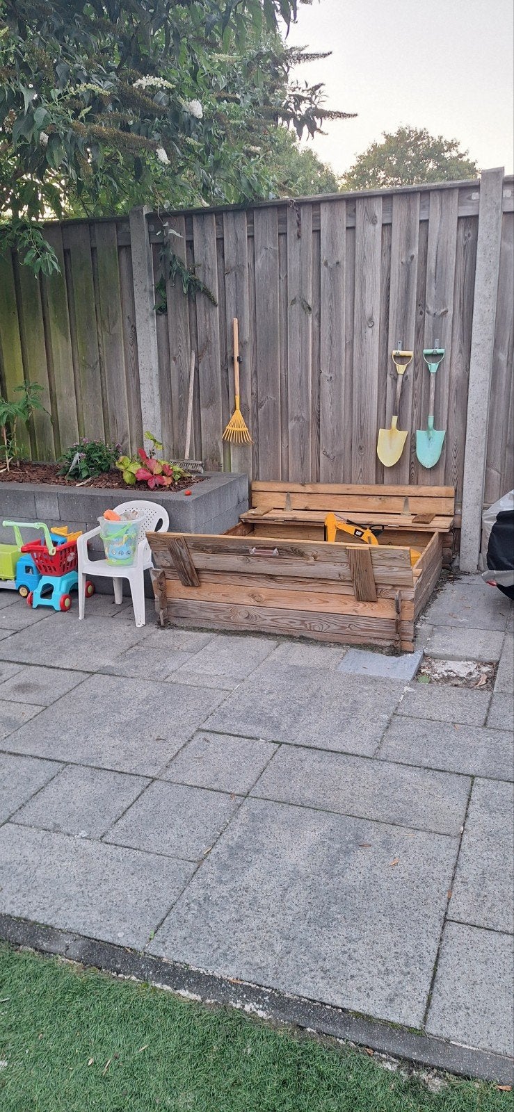 Houten zandbak met deksel/bankjes, Ophalen, Gebruikt