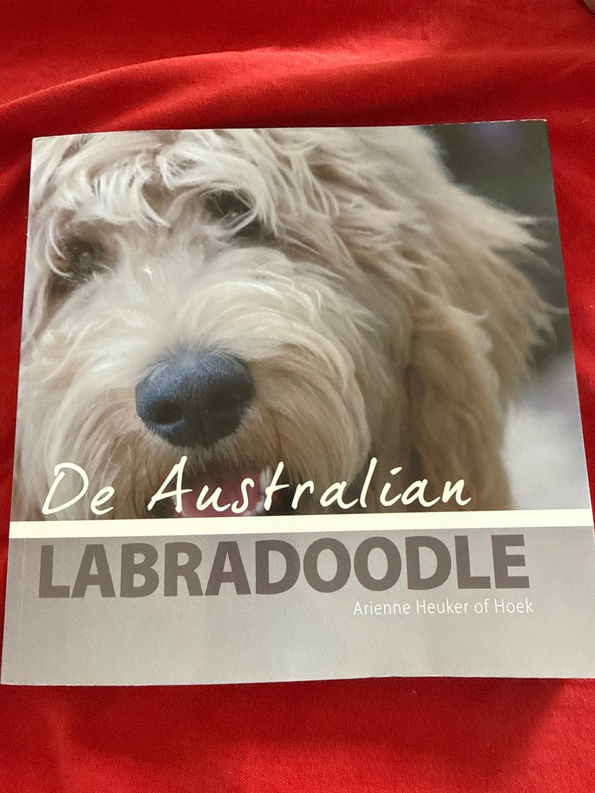 De Australian Labradoodle - Arienne Heuker of Hoek, Ophalen of Verzenden, Zo goed als nieuw, Honden