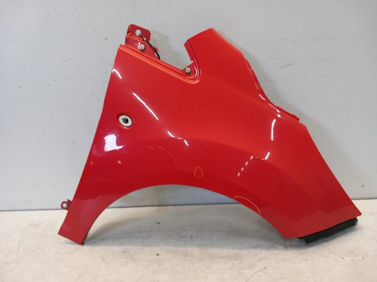 Spatbord rechts voor Ford Ka, Auto-onderdelen, Onderdelen@venauto.nl, Van der Ven Autorecycling B.V., Gebruikt, Ettenseweg 76, 4706 PB Roosendaal, The Netherlands