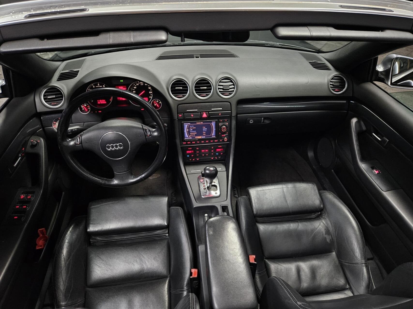 Audi A4 Cabrio 3.0 V6 Exclusive|Stoelverwarming|Xenon|NAVI|T, Auto's, Gebruikt, Zwart, 1595 kg, Cabriolet