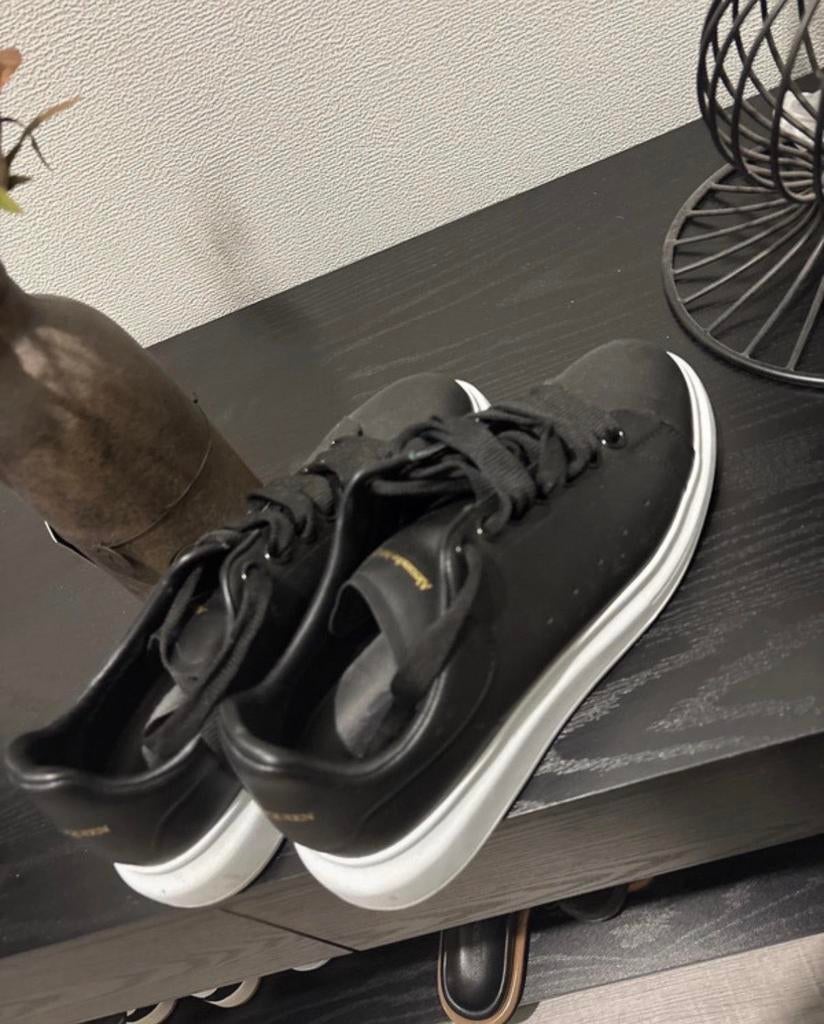Alexander McQueen sneakers - Maat 40, Ophalen of Verzenden, Zo goed als nieuw, Zwart, Sneakers of Gympen