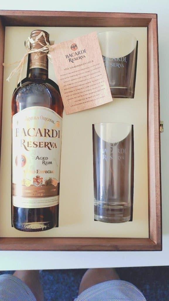 Bacardi Reserva Rum Giftset in Houten Kist, Ophalen of Verzenden, Zo goed als nieuw