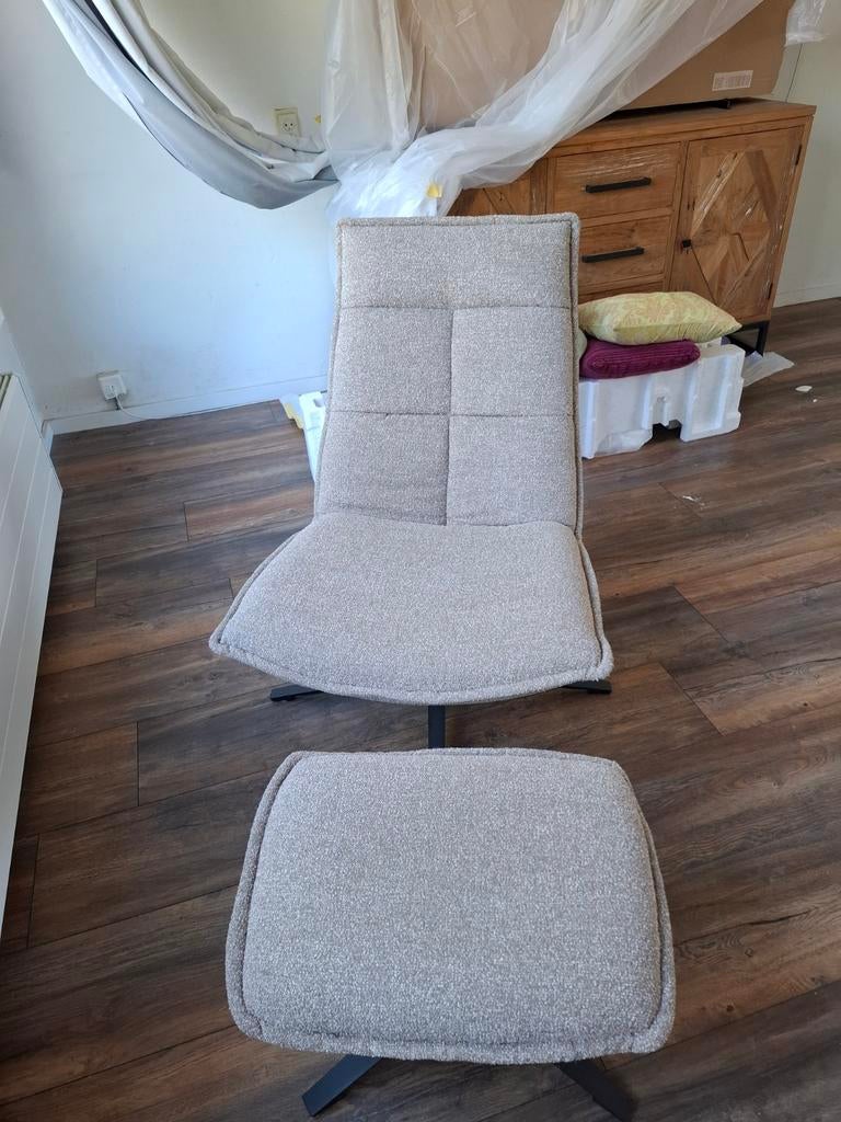 Moderne draaistoel met voetenbank - Zo goed als nieuw, 75 tot 100 cm, Ophalen of Verzenden, Zo goed als nieuw, Stof