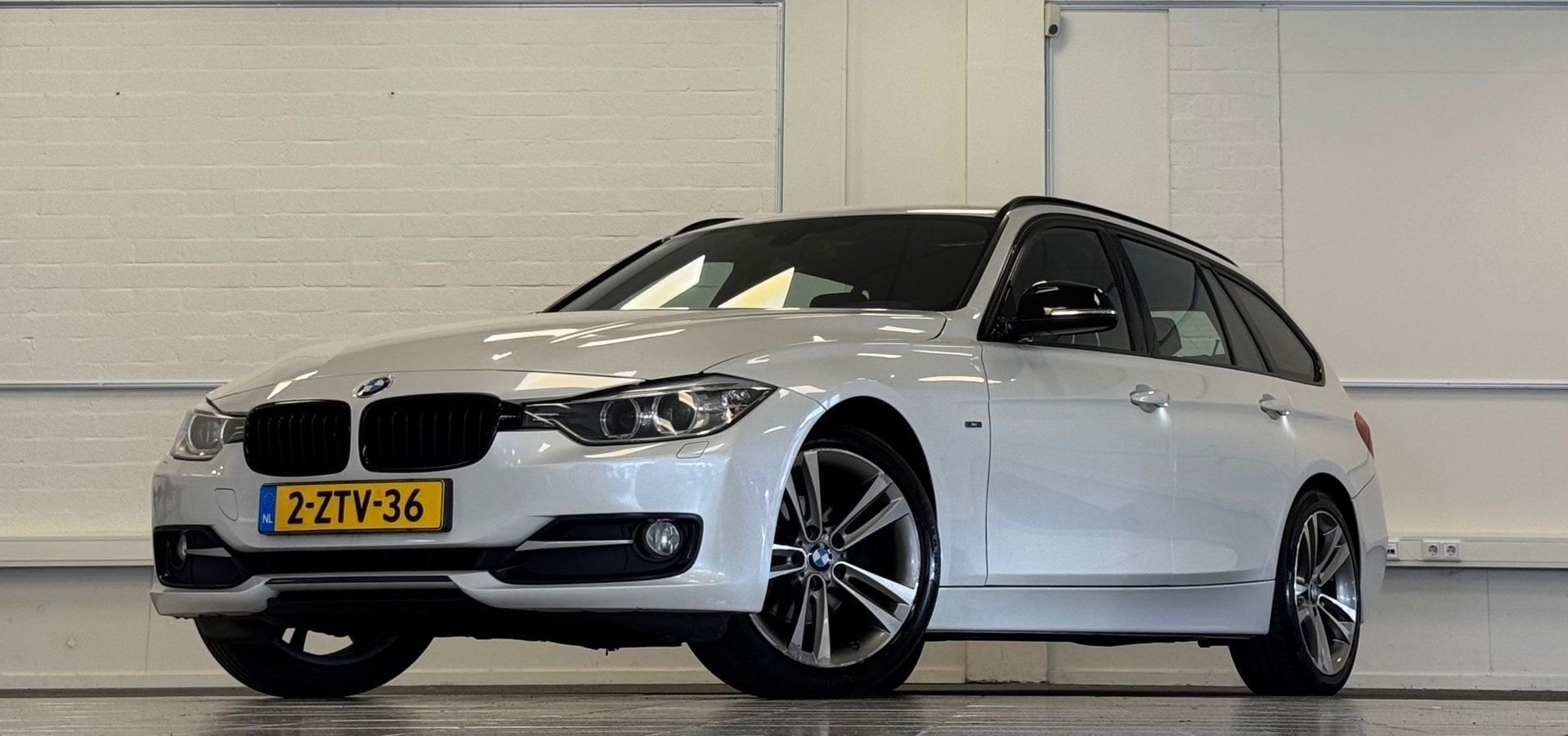 BMW 3-serie Touring 316d High Executive Lerenbekleding Trekh, Auto's, Automaat, 745 kg, Achterwielaandrijving, 4 cilinders
