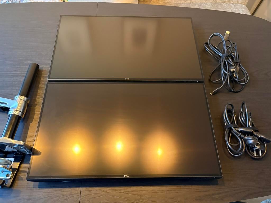 Dell 25 inch monitors and Ergotron dual stacking arm, Computers en Software, Monitoren, Ophalen, IPS, Zo goed als nieuw, USB-C