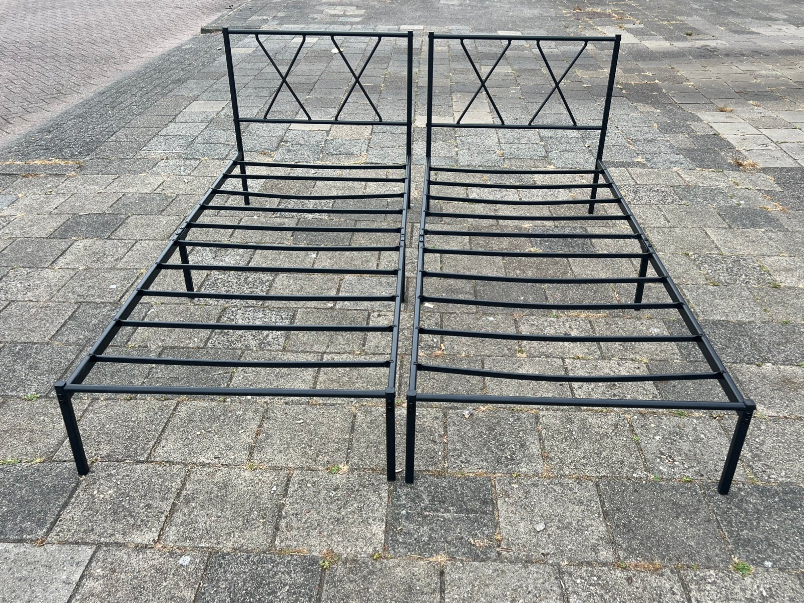 twee ijzeren bedden, Ophalen, 90 cm, Eenpersoons, Minder dan 160 cm