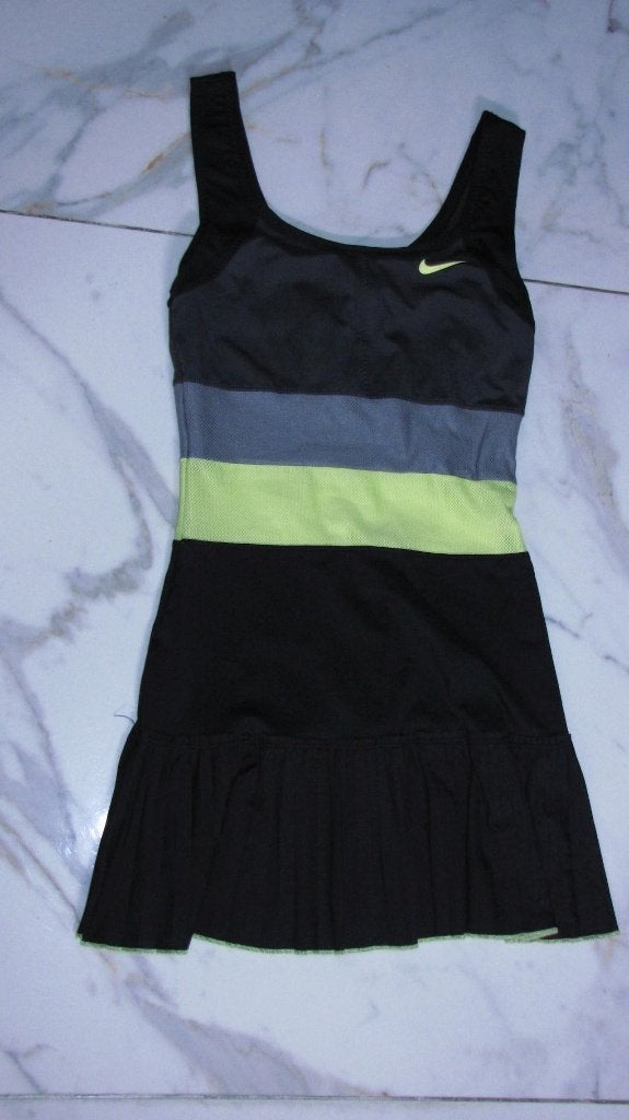 36 NIKE tennis jurk plooirok small zwart, Zwart, Ophalen of Verzenden, Zo goed als nieuw, Racketsport