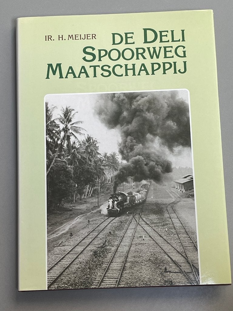 De Deli Spoorweg Maatschappij - Driekwart eeuw koloni.spoor, Ophalen of Verzenden, Zo goed als nieuw, Trein, Boek of Tijdschrift