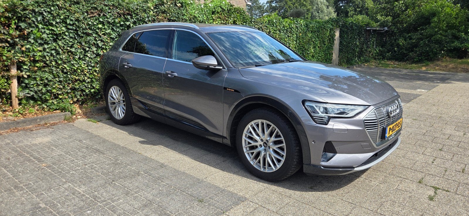 Audi e-tron 50 Quattro 313pk 2020 two tone Grijs, Auto's, Audi, Automaat, 1800 kg, Elektrisch, 420 min