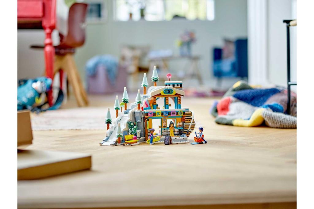 LEGO friends skipiste en café 41756, Ophalen of Verzenden, Zo goed als nieuw