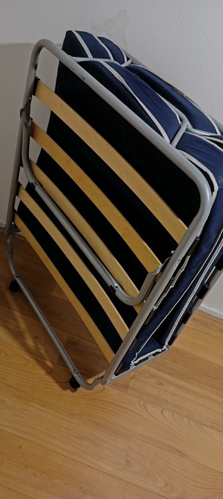 Opvouwbaar logeerbed met matras en hoes, Verstelbaar, Eenpersoons, Blauw, Zo goed als nieuw