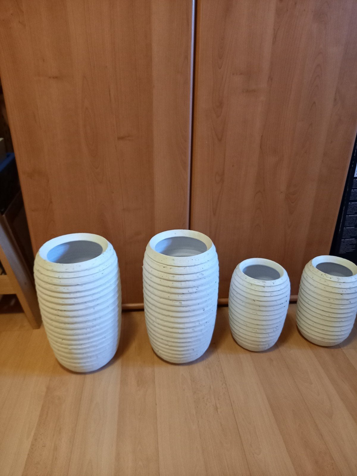2 grote en 2 kleinere vazen, Huis en Inrichting, Woonaccessoires | Vazen, Ophalen, Wit, Zo goed als nieuw, Geschikt voor droogbloemen
