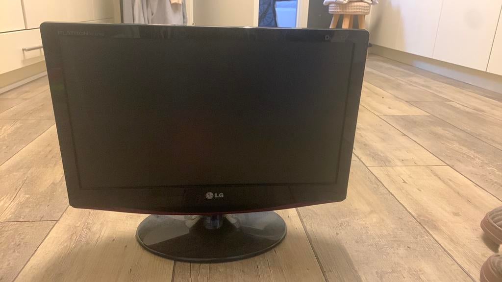 Kleine tv van LG afmeting denk ik 40x30, Ophalen, Zo goed als nieuw, 60 Hz of minder, LED