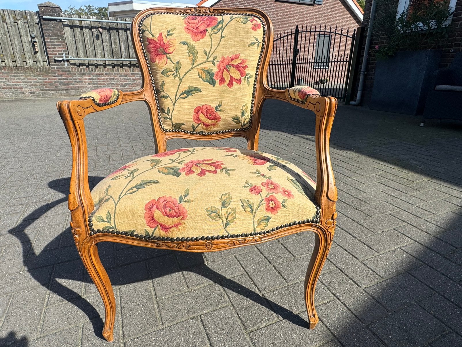 Antieke stoel Louis xv stoeltje geborduurd met bloemen, Ophalen