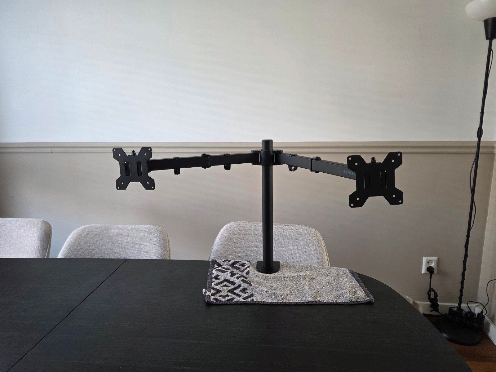 Dubbele monitor arm voor twee 27 inch schermen, 27 inch, Ophalen, Zo goed als nieuw, In hoogte verstelbaar