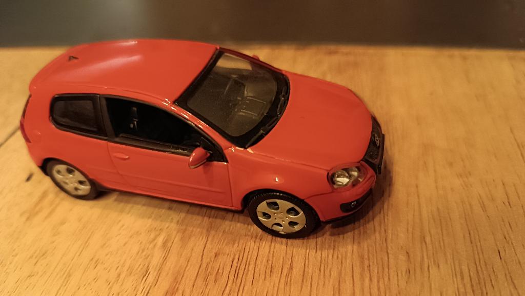 VW Golf GTI, 1:43 Welly, Hobby en Vrije tijd, Modelauto's | 1:43, Ophalen of Verzenden, Zo goed als nieuw, Auto, Overige merken