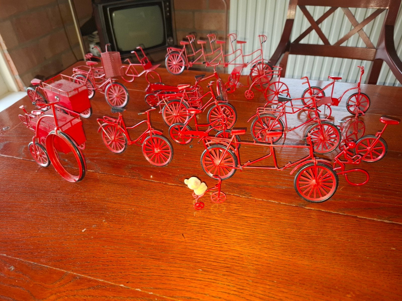 Verzameling van rode miniatuurfietsen en driewielers, Ophalen of Verzenden, Gebruikt