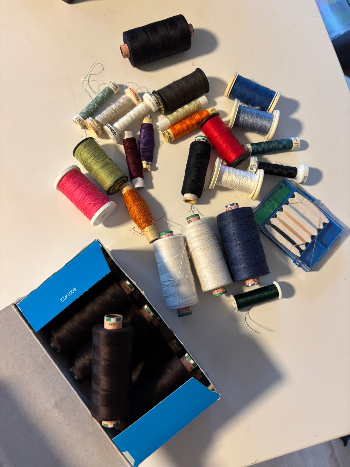 diverse klossen naaigaren, Ophalen of Verzenden, Zo goed als nieuw, Garen of Naald(en)