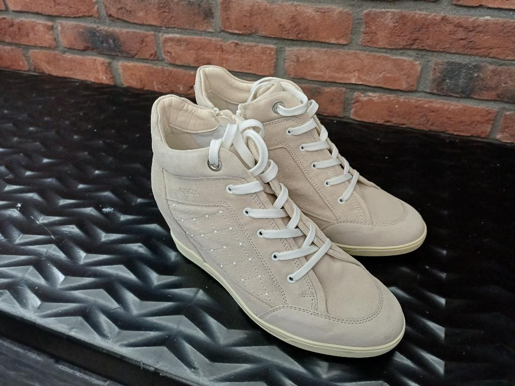 Hoge Schoenen - Maat 38, Beige - Merk GEOX, Beige, Zo goed als nieuw, Schoenen met hoge hakken, Ophalen