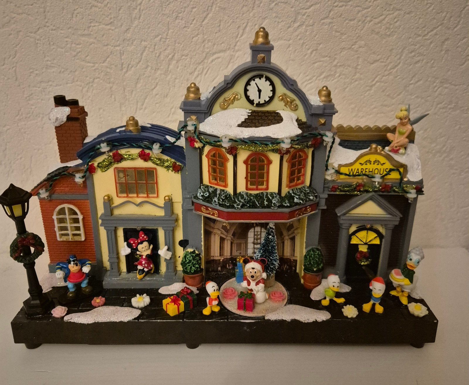 Prachtig kerst huis
Met Tinkerbell minnie Mickey
Kwik.kwak, Ophalen of Verzenden, Mickey Mouse, Zo goed als nieuw, Beeldje of Figuurtje