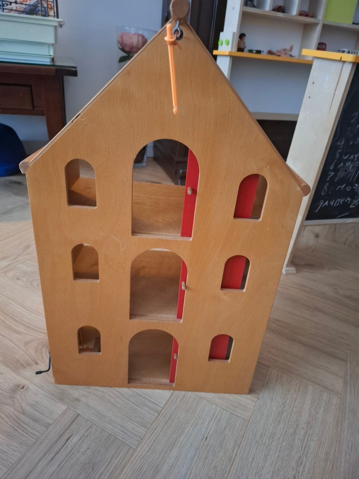 Houten Pakhuis lmet Rode Deuren - 56 cm hoog, Ophalen, Gebruikt