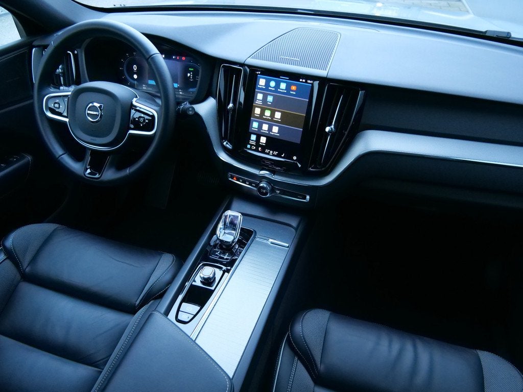 Volvo XC60 2.0 T6 Plug-in hybrid AWD Plus Dark 350 Pk Automa, Auto's, Volvo, Automaat, Automatische klimaatregeling, Gebruikt