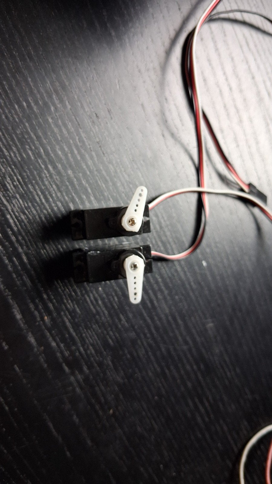 Twee werkende RC servo's, Ophalen of Verzenden, Gebruikt