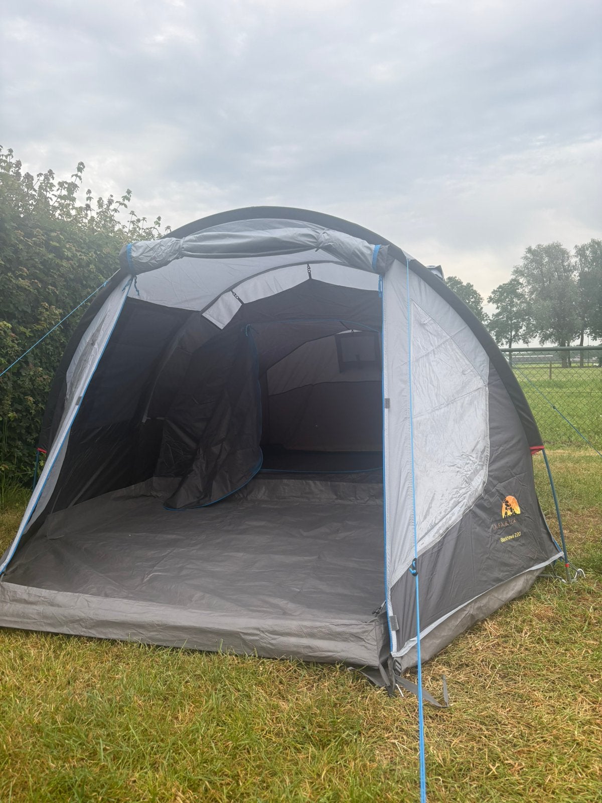 Safarica Blackhawk 220 tunneltent grey, Ophalen of Verzenden, Zo goed als nieuw