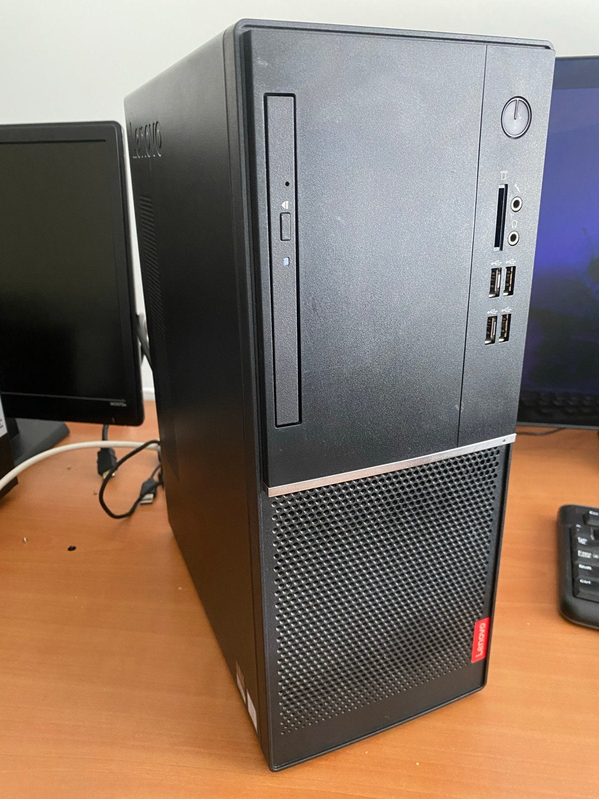 Lenovo V520-15IKL Desktop - Intel Core i5-7400, 8GB RAM, Computers en Software, Desktop Pc's, Gebruikt, 2 tot 3 Ghz, 8 GB, Ophalen of Verzenden