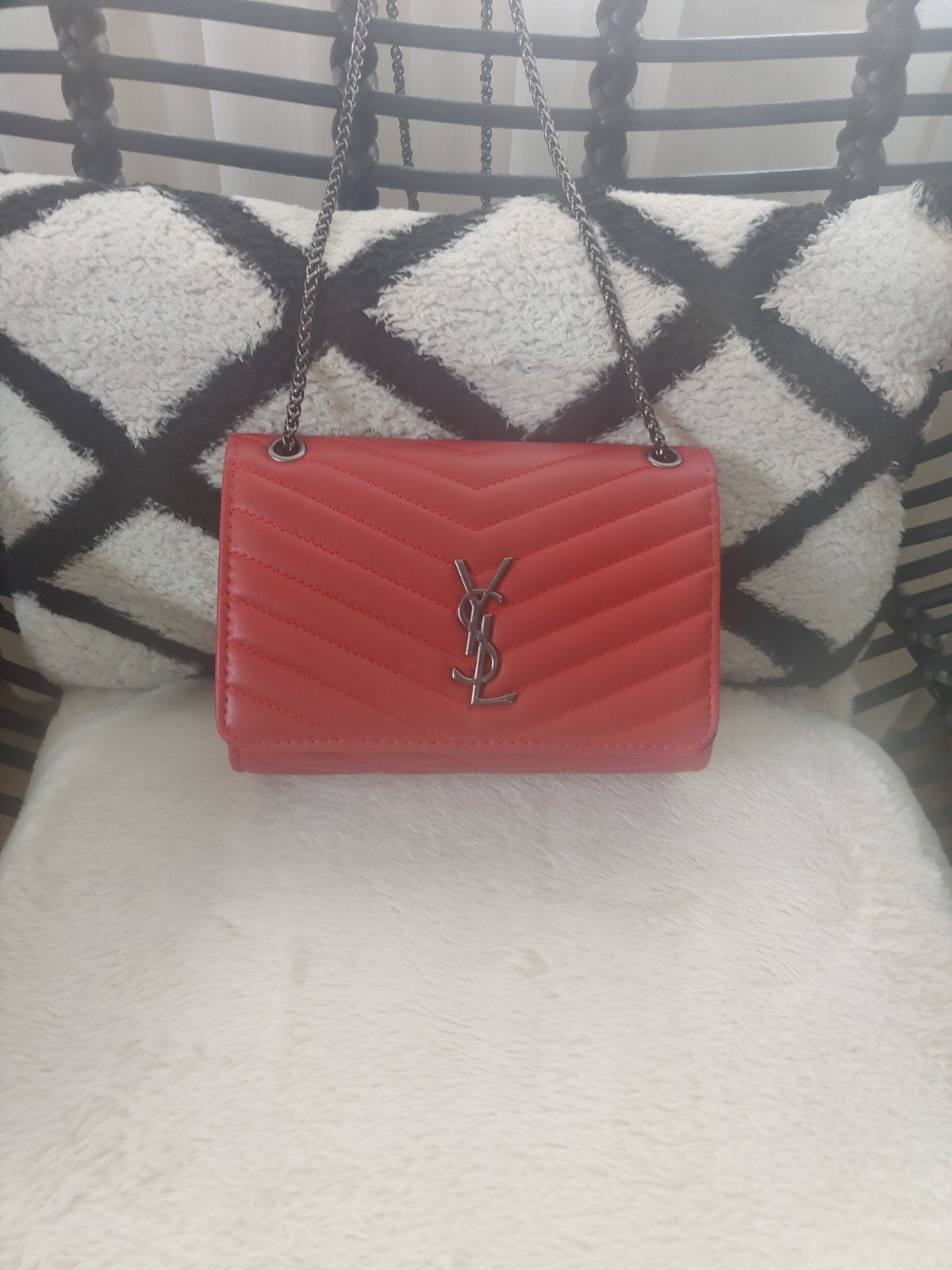 Stijlvolle Rode Schoudertas met YSL-logo, Ophalen, Zo goed als nieuw, Rood, Schoudertasje