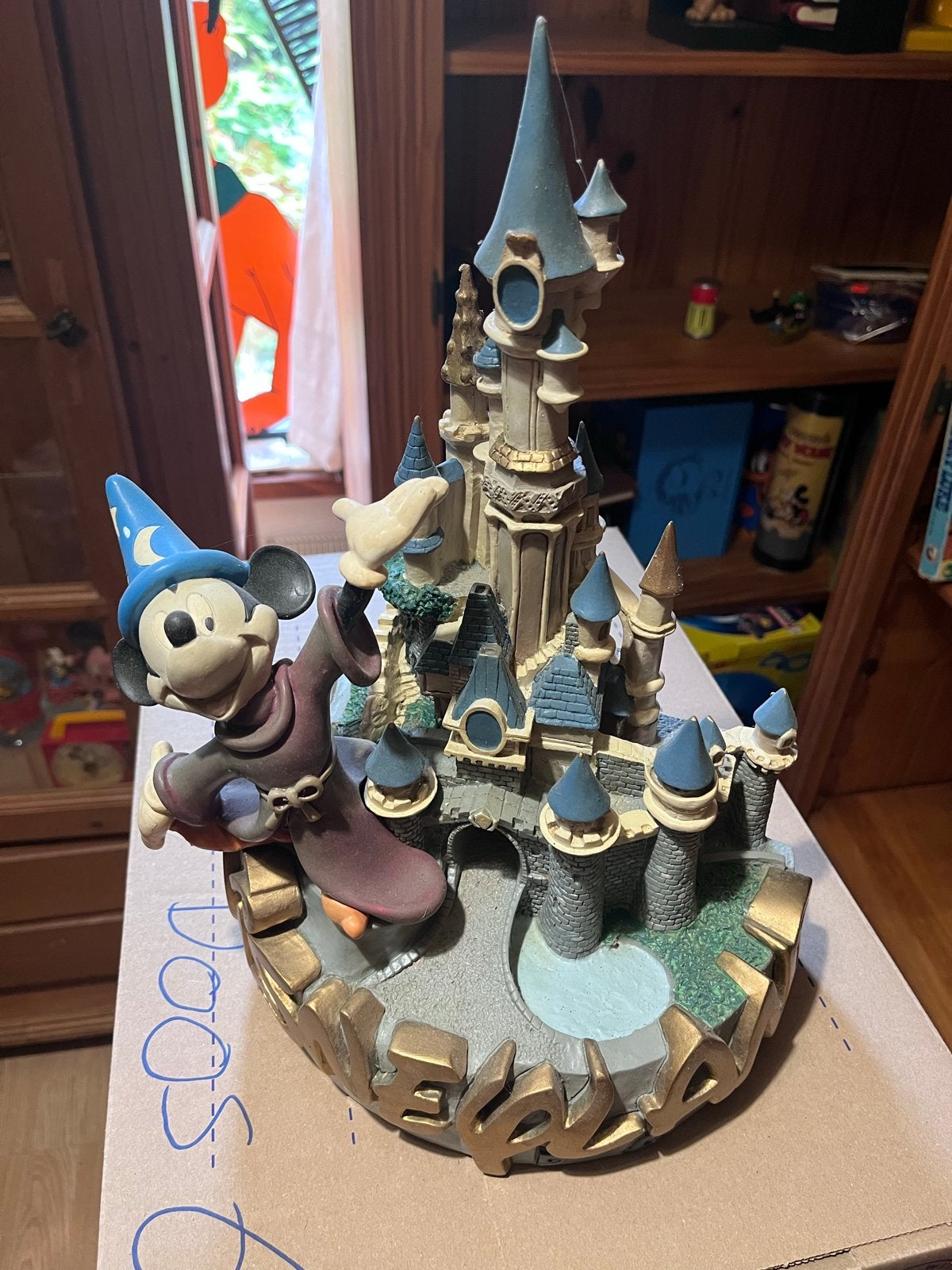Disney Mickey Mouse Fantasia Kasteel Beeldje, Ophalen, Mickey Mouse, Zo goed als nieuw, Beeldje of Figuurtje