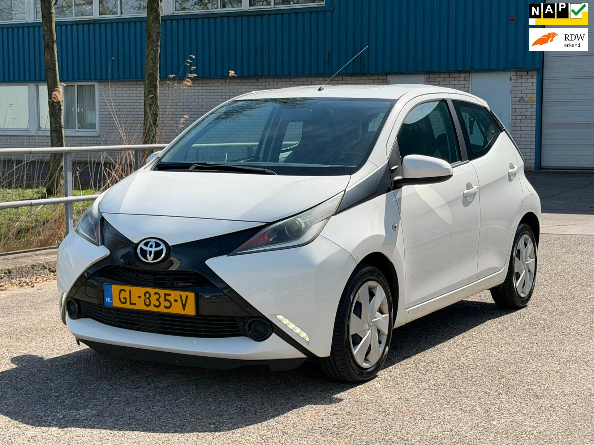 Toyota Aygo 1.0 VVT-i x-play Airco! 5 deurs Nap! Cruise cont, Gebruikt, Euro 6, 4 stoelen, Wit