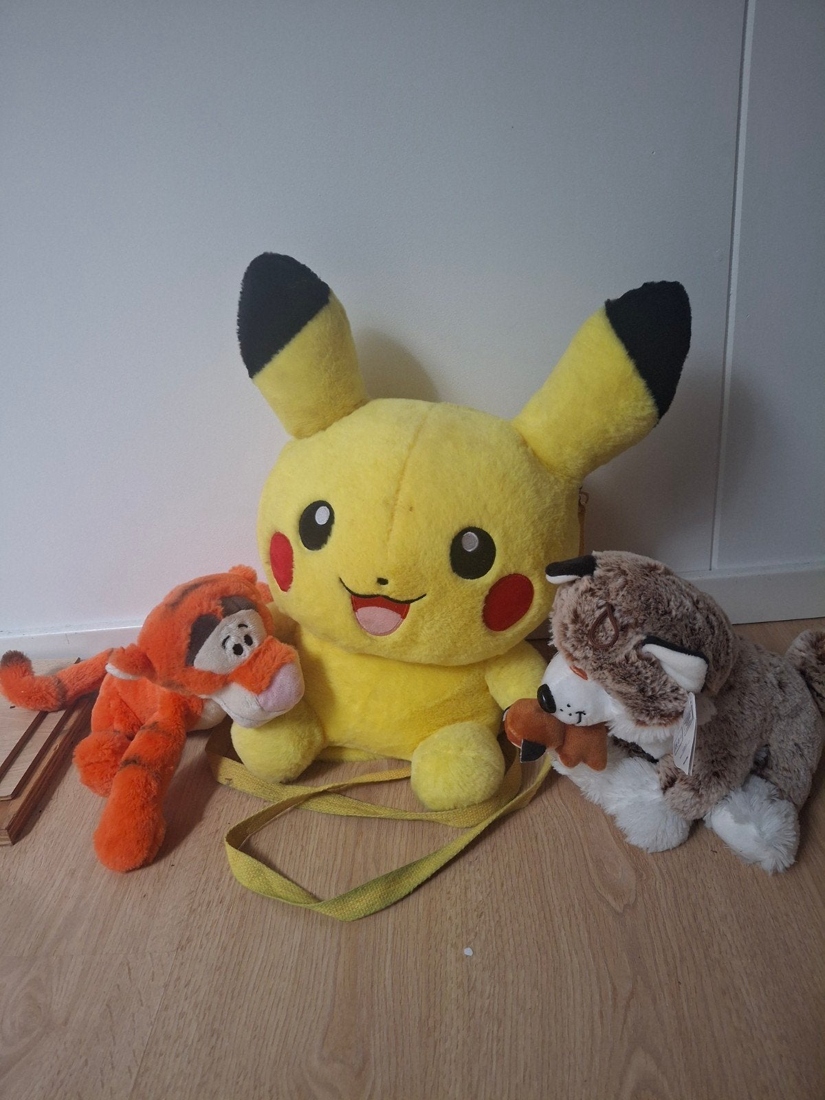 Leuke Pikachu rugtas voor kinderen met 2 andere knuffels, Overige merken, Gebruikt, Ophalen of Verzenden, Minder dan 25 cm