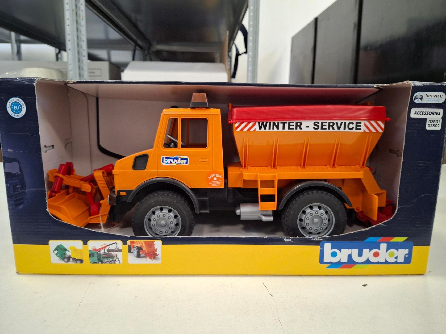 Bruder Mercedes Benz Unimog strooiwagen met sneeuwschuiver, Ophalen of Verzenden, Nieuw