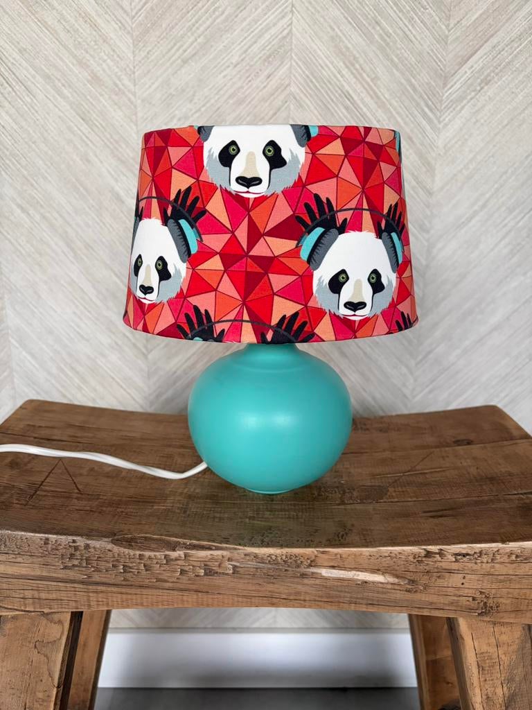 Unieke handgemaakte panda tafellamp – speels & kleurrijk!, Ophalen of Verzenden, Zo goed als nieuw, Overige materialen, Minder dan 50 cm