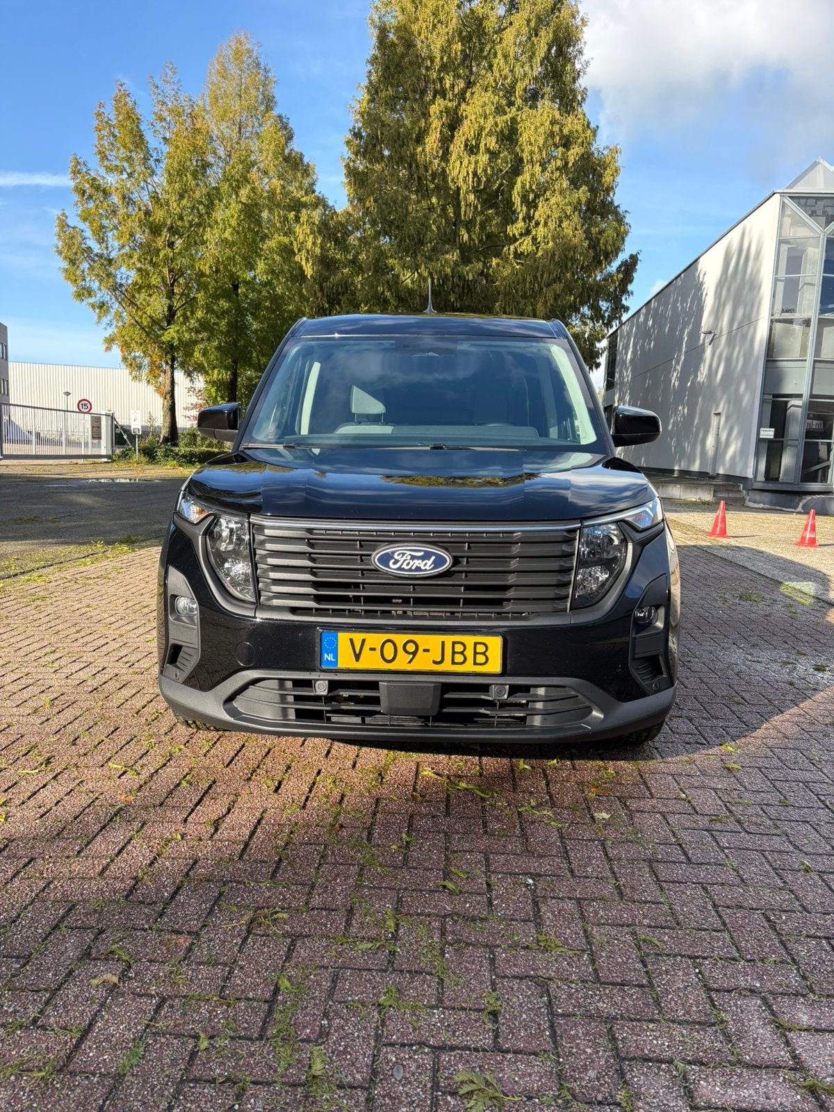 Ford Transit Courier 1.5 100pk 2024 Zwart 50.000km btw auto, Auto's, Voorwielaandrijving, 1263 kg, Stof, 4 cilinders