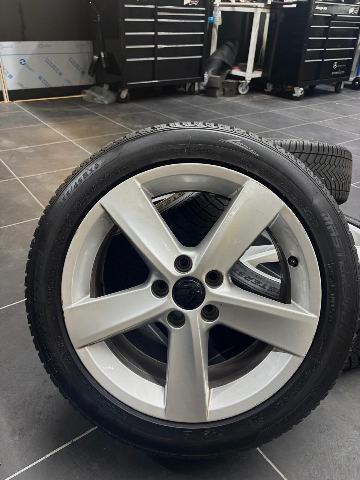 Volkswagen all season banden/ velgen 16 inch!, Auto-onderdelen, Banden en Velgen, Ophalen, 16 inch, Banden en Velgen, 205 mm