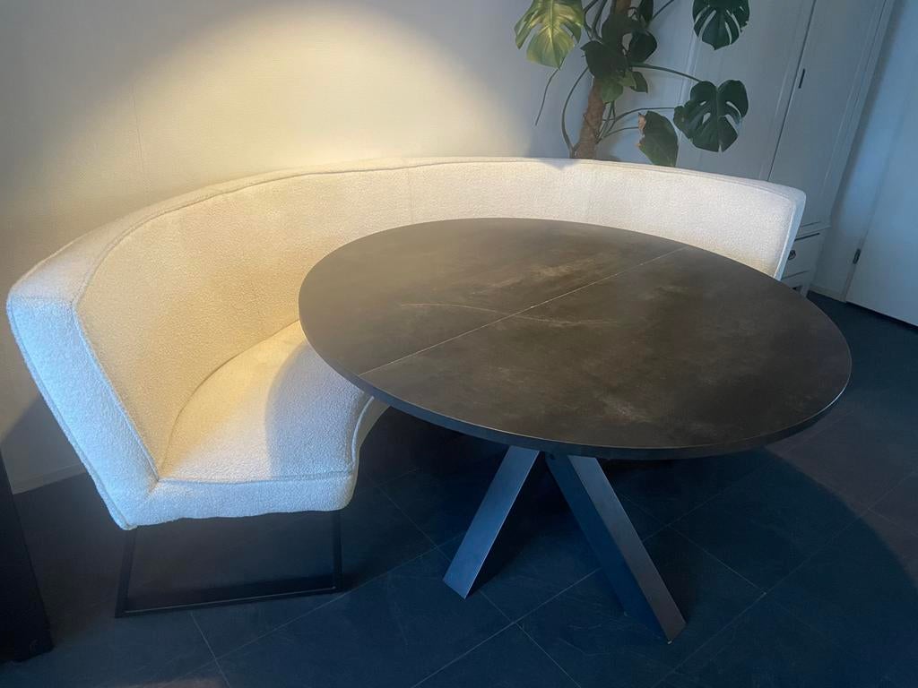 Eetkamertafel en eetkamerbank los te koop €250,00 per stuk, Ophalen, Gebruikt, Rond, 100 tot 150 cm