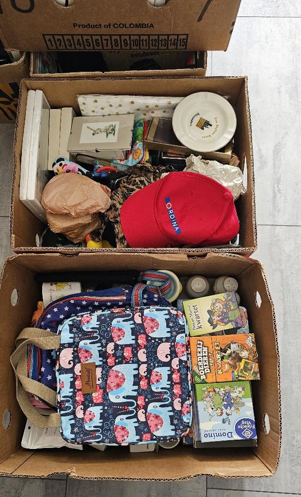 2 Dozen met leuke spulletjes voor de rommelmarkt, Ophalen, Zo goed als nieuw