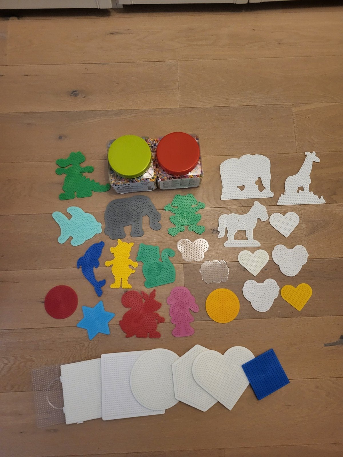 Pyssla strijkkralen set met diverse grondplaten, Kinderen en Baby's, Speelgoed | Educatief en Creatief, Ophalen of Verzenden, Zo goed als nieuw