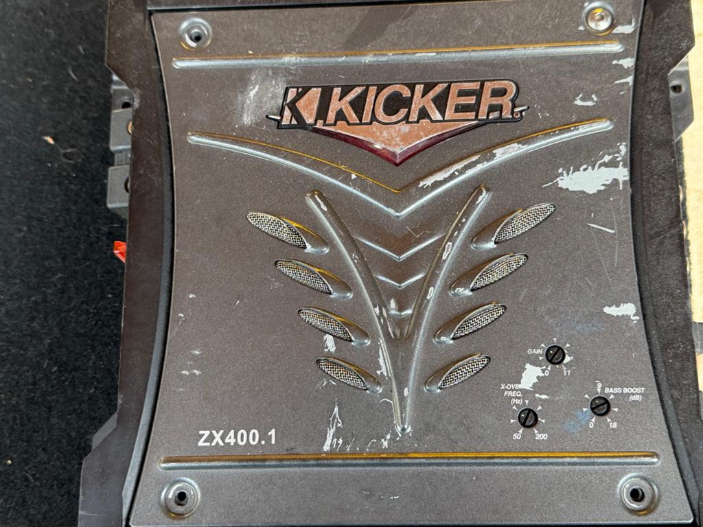 Kicker ZX400.1de Versterker met Rockfor Punch Subwoof, Ophalen, Gebruikt